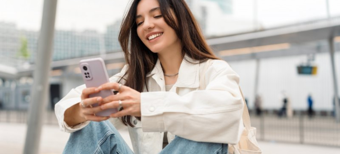 Lady reads something on phone